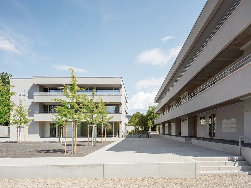 Neubau Schwarzwaldstrasse. Dr.-Grotteck-Platz, fertiger Zustand