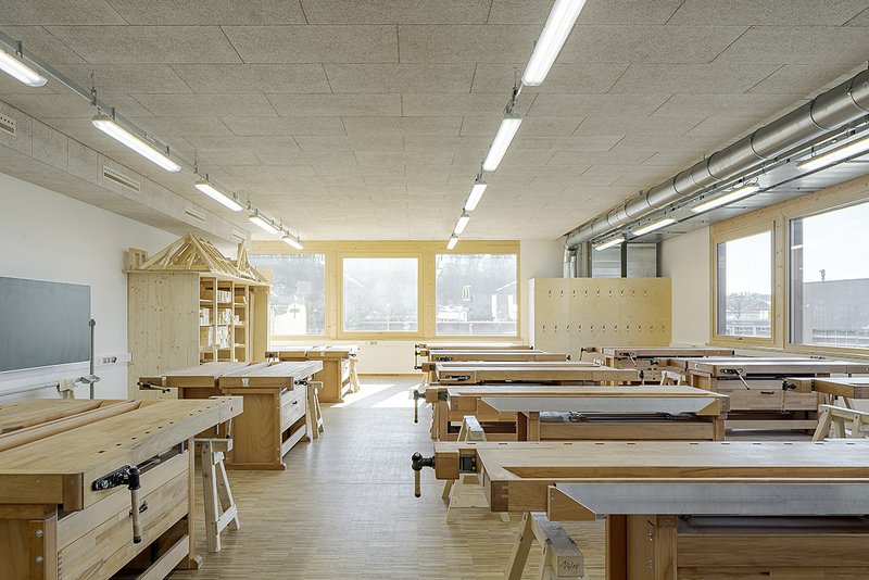 Objektname: Schulungsgebaeude des Bildungszentrum Holzbau Baden-Wuerttemberg; Objekttyp: Schulungsgebaeude, Werkstattgebaeude; Standort: Leipzigstrasse 41, D-88400 Biberach an der Riss; Fertigstellung: September 2020; 
Bauherr u. Eigentuemer: Gemeinnuetzi