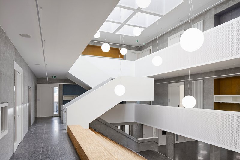 schul- und bŸrgerzentrum "b3 gadamerplatz"

planung:
datscha architekten
libanonstra§e 72a
70184 stuttgart
www.datscha-architekten.de