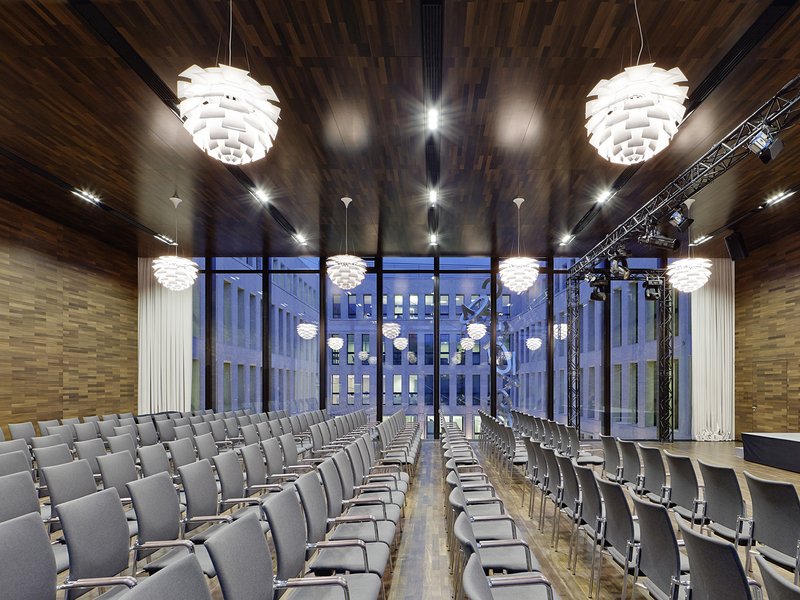 DEU, Heilbronn, Volksbank, Mattes Sekiguchi Partner Architekten BDA , Fertigstellung: 2014 , DIGITAL 100 MB 8 Bit. - ©Zooey Braun; Veroeffentlichung nur gegen Honorar, Urhebervermerk und Beleg / permission required for reproduction, mention of copyright,