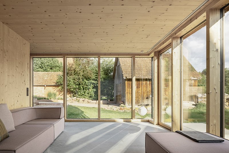 Objektbezeichnung: Haus am Mühlenbach; Standort:	Nordschwarzwald (Deutschland); Bauherr, Eigentümer, Nutzer: privat; Architekt: Lieb + Lieb Architekten BDA, D-72250 Freudenstadt; Entwurf: Gerhard Lieb (seit 2019: Lieb Architekten BDA, D-72250 Freudensta