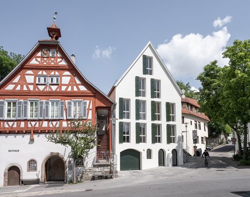 Neues Wohnhaus auf denkmalgeschütztem Gewölbekeller