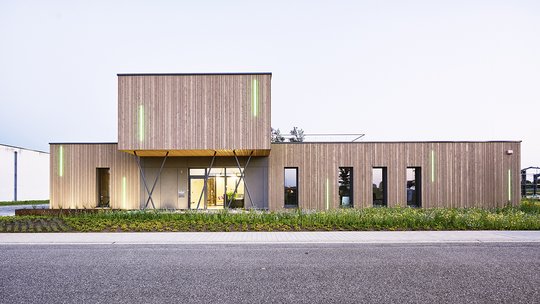 Klimaneutrales Bürogebäude mit Betriebswohnung