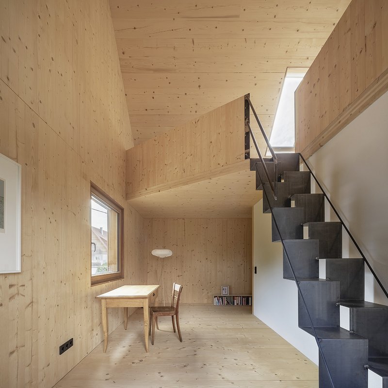 Objektbezeichnung: Haus am Mühlenbach; Standort:	Nordschwarzwald (Deutschland); Bauherr, Eigentümer, Nutzer: privat; Architekt: Lieb + Lieb Architekten BDA, D-72250 Freudenstadt; Entwurf: Gerhard Lieb (seit 2019: Lieb Architekten BDA, D-72250 Freudensta