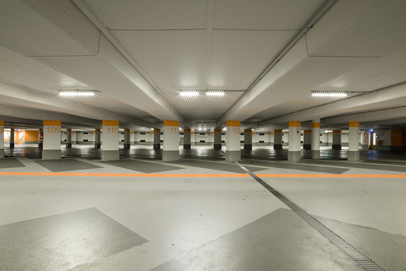 Leere Tiefgarage