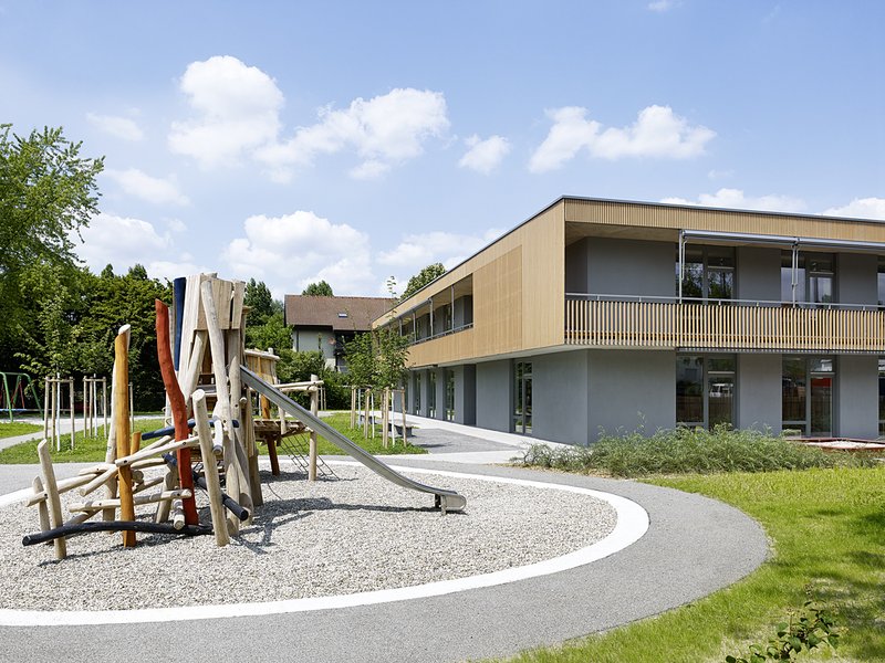 neubau kinderhaus merlin

architektur
klinkott architekten
yorckstraße 43
76185 karlsruhe
www.klinkott-architekten.de

freiraumgestaltung
stefan helleckes landschaftsarchitektur
stephanienstraße 15
76133 karlsruhe