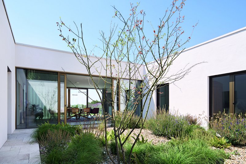 Neubau Whs Klumpp

Architektur:
Henecka Architekten
Hoheneggerstr. 6
76646 Bruchsal
www.he-ar.de