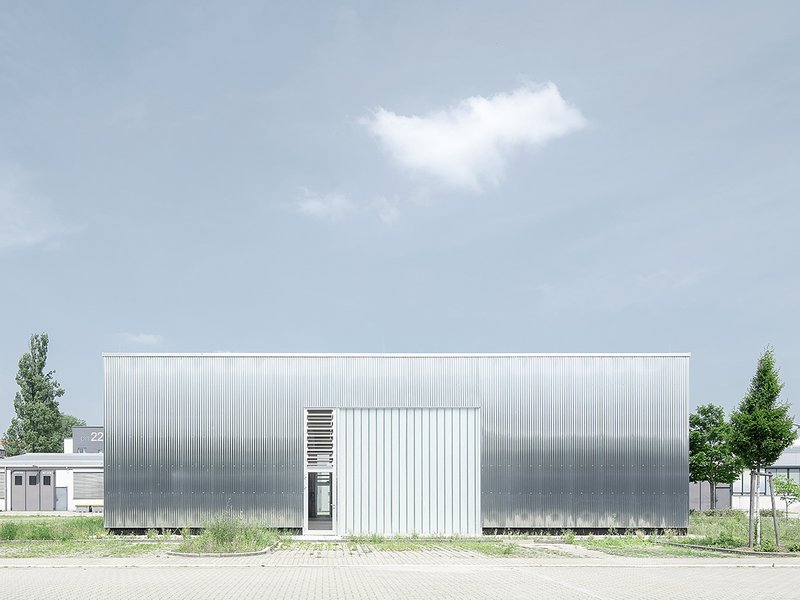 Halle VIII der Bundesanstalt f√ºr Wasserbau; Fertigstellung: 2017; Bauherr und Eigentuemer: Staatliches Hochbauamt Karlsruhe, Bundesbau Baden-W√ºrttemberg, D-76135 Karlsruhe, www.hba-karlsruhe.de; Architekt: Haug Schmidtler Architekten, D-76133 Karl