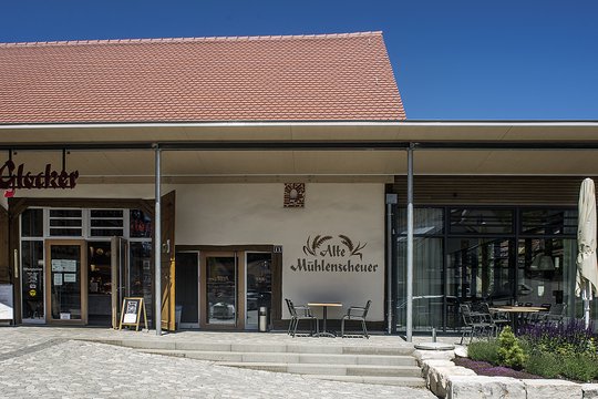 Einrichtung Bäckerei & Konditorei mit Landmarkt in historischer Mühlenscheuer