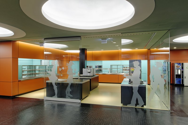 Umbau Freeflowbereich der Mensa der PH Ludwigsburg 2013. Architektur: Dipl.-Ing. Astrid Chwoika, Stuttgart.