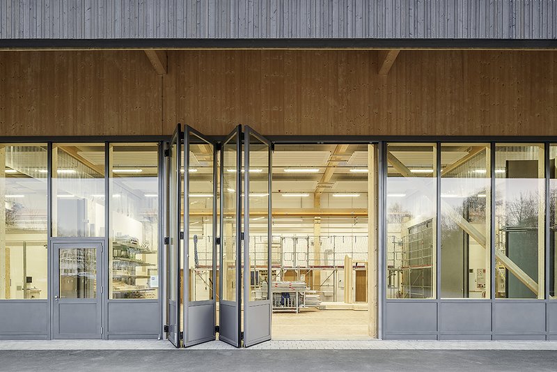 Objektname: Schulungsgebaeude des Bildungszentrum Holzbau Baden-Wuerttemberg; Objekttyp: Schulungsgebaeude, Werkstattgebaeude; Standort: Leipzigstrasse 41, D-88400 Biberach an der Riss; Fertigstellung: September 2020; 
Bauherr u. Eigentuemer: Gemeinnuetzi