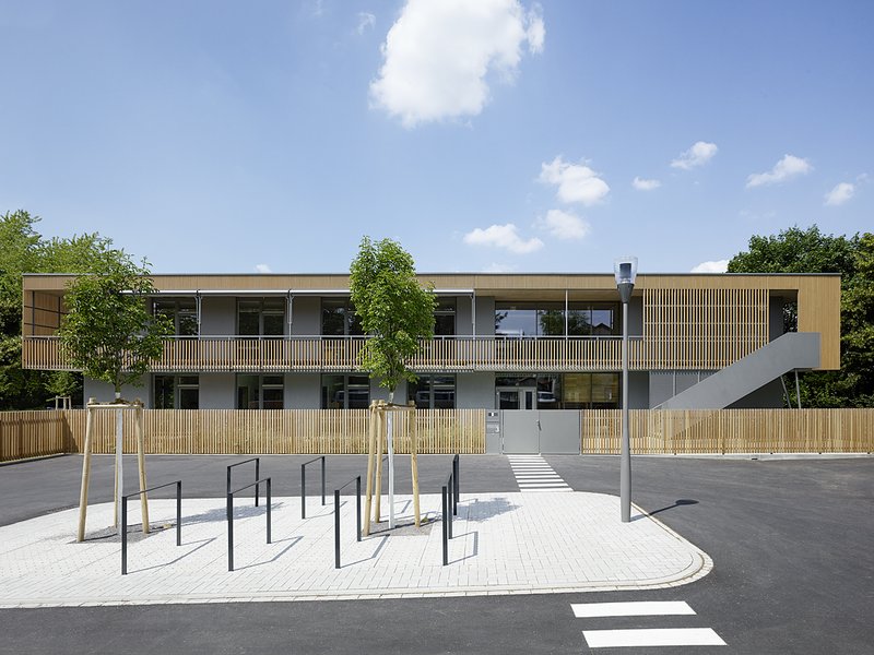 neubau kinderhaus merlin

architektur
klinkott architekten
yorckstraße 43
76185 karlsruhe
www.klinkott-architekten.de

freiraumgestaltung
stefan helleckes landschaftsarchitektur
stephanienstraße 15
76133 karlsruhe