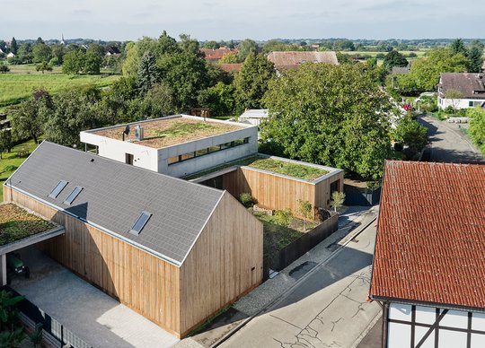 Moderner Dreiseithof