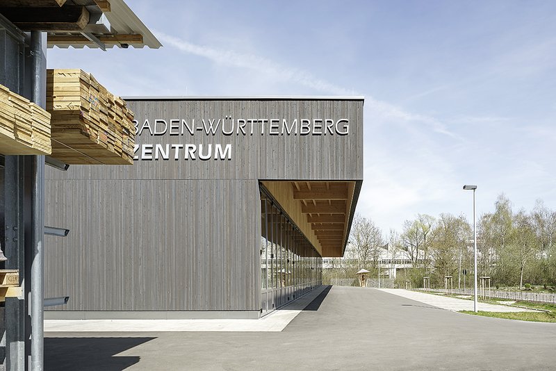 Objektname: Schulungsgebaeude des Bildungszentrum Holzbau Baden-Wuerttemberg; Objekttyp: Schulungsgebaeude, Werkstattgebaeude; Standort: Leipzigstrasse 41, D-88400 Biberach an der Riss; Fertigstellung: September 2020; 
Bauherr u. Eigentuemer: Gemeinnuetzi