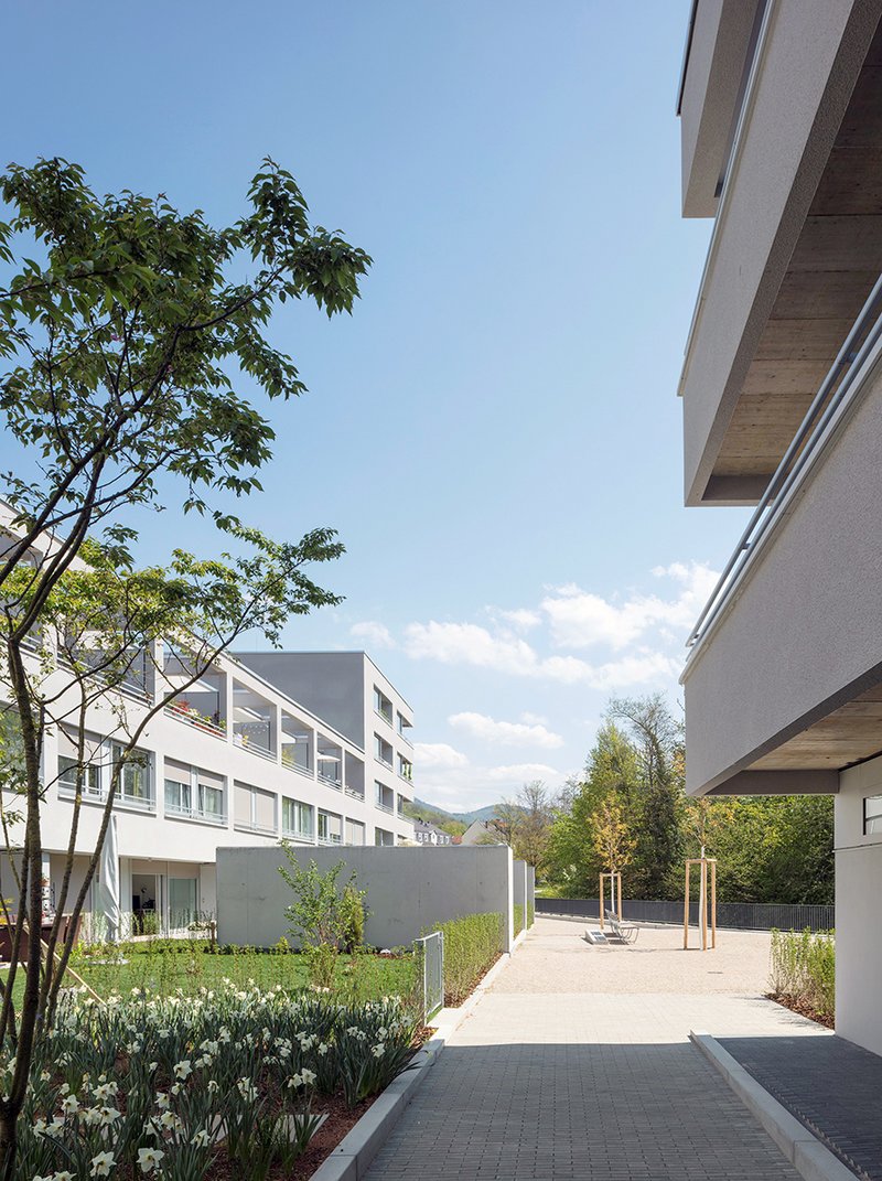 Neubau Schwarzwaldstrasse. Dr.-Grotteck-Platz, fertiger Zustand