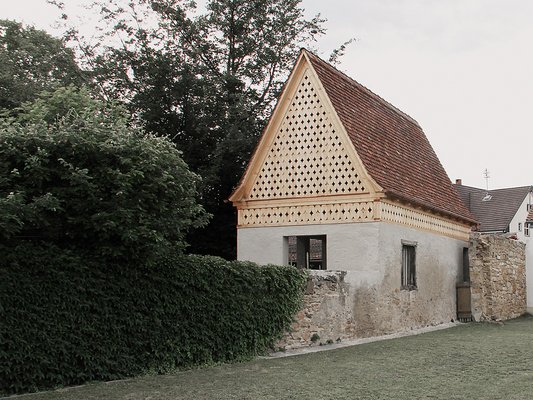 Gartenhaus im bestehenden ehemaligen Dreiseithof