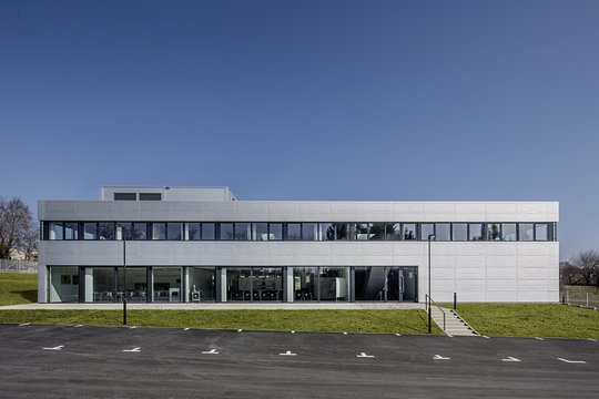 Verwaltungsgebäude mit Messraum