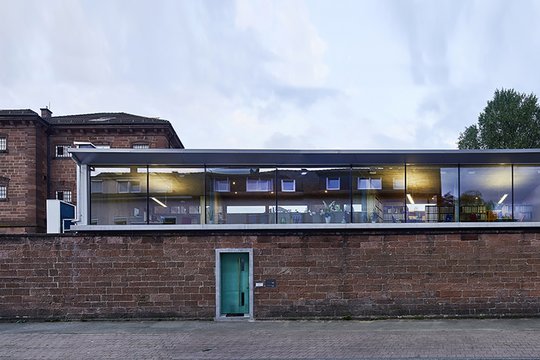 Bürogebäude in einem denkmalgeschützten Areal, einem ehemaligen Gefängnis