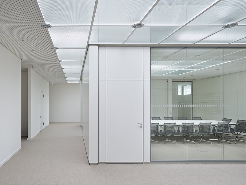 generalsanierung bundesverfassungsgericht karlsruhe

planung:
assem architekten:
hübschstrasse 19
76135 karlsruhe
tel 0721_82824_0
www.assemarchitekten.de

bauherr: 
staatliches hochbauamt baden-baden
bundesbau baden-württemberg
gartenstraße 78
76135 k