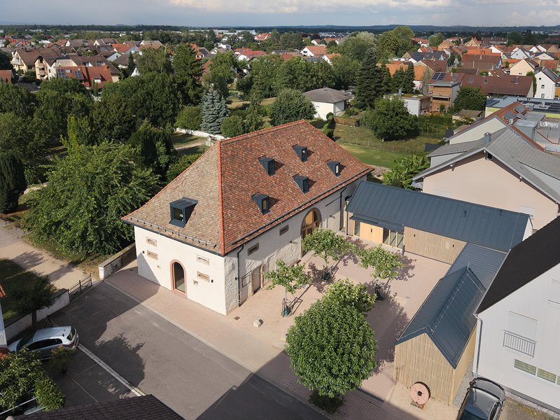 Umbau und Erweiterung  Zehntscheuer Karlsdorf

Architektur:
PIA Architekten GmbH      
Karlstr. 21a	
76133 Karlsruhe
www.pia-architekten.de