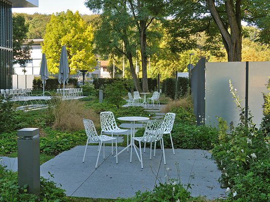 Freiflächengestaltung des Anbaus Verwaltungs- u. Infrastrukturgebäude ERBE