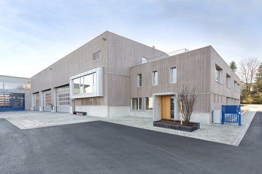 Werkhalle und Büro Adrazhofen Uhrebein GmbH