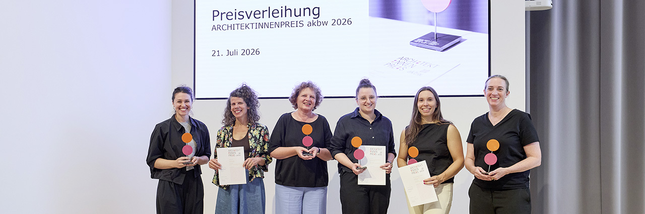 Julia Koch (Büropartnerin von Sonja Blaser), Sonja Blaser (Preisträgerin Publikumspreis), Dr. Gabi Lebherz (Preisträgerin Interdisziplinäre Prozessgestaltung/Innovation), Veronika Lisanne Kazmeier (Preisträgerin U 40), Maren Tetting (Preisträgerin Junior-Architektinnen), Julia Bienhaus (Preisträgerin Einzelobjekte) | ©&nbsp;Jan Potente/AKBW