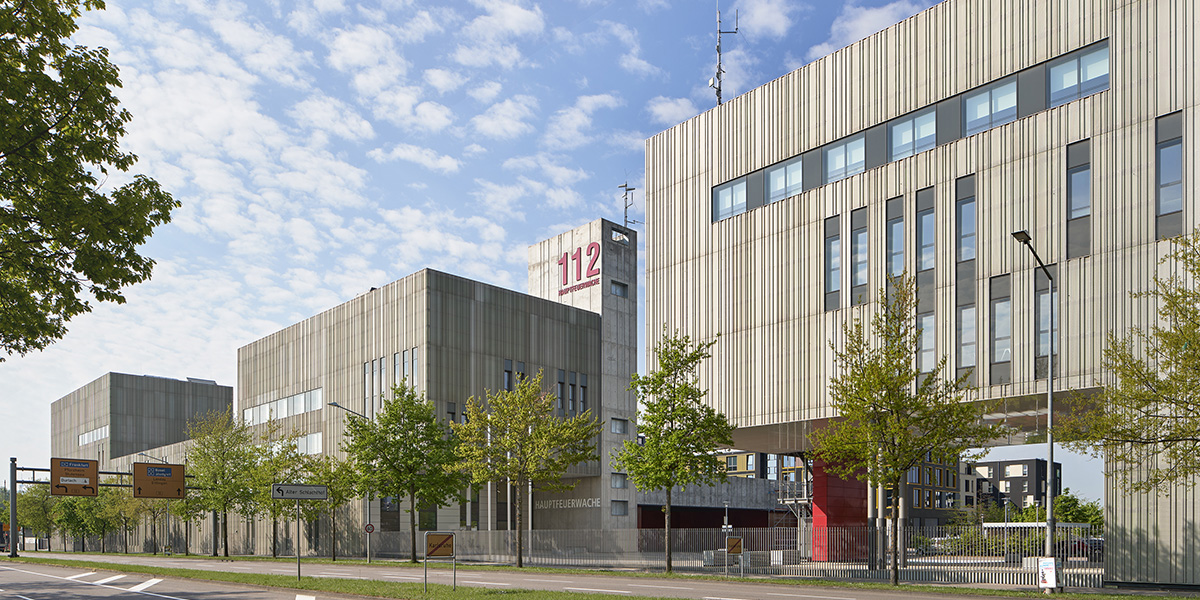 Neubau Hauptfeuerwache Karlsruhe

Architektur:
H III S harder stumpfl schramm
freie architekten Part mbB
Gorch-Fock-Straße 30
70619 Stuttgart
www.harderstumpflschramm.de