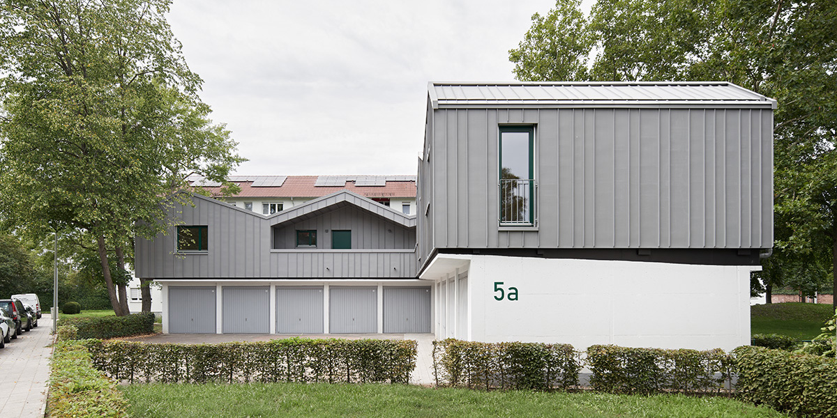 Garagenaufstockung Heilbronner Straße 5a, 9a und 13a

Architektur:
Falk Schneemann Architektur
Durlacher Allee 32
76131 Karlsruhe
www.falk-schneemann.de