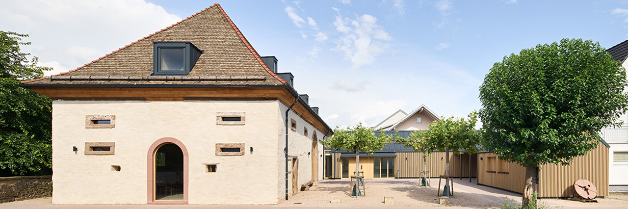 Umbau und Erweiterung  Zehntscheuer Karlsdorf

Architektur:
PIA Architekten GmbH      
Karlstr. 21a	
76133 Karlsruhe
www.pia-architekten.de