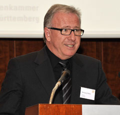 Mit überwältigender Mehrheit im Amt bestätigt