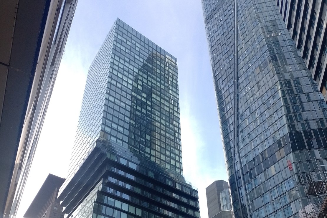 Führung Neue Altstadt und Hochhäuser / Architekt Paul-Martin Lied von „Guiding Architects“ / Foto: Stephanie Harbusch