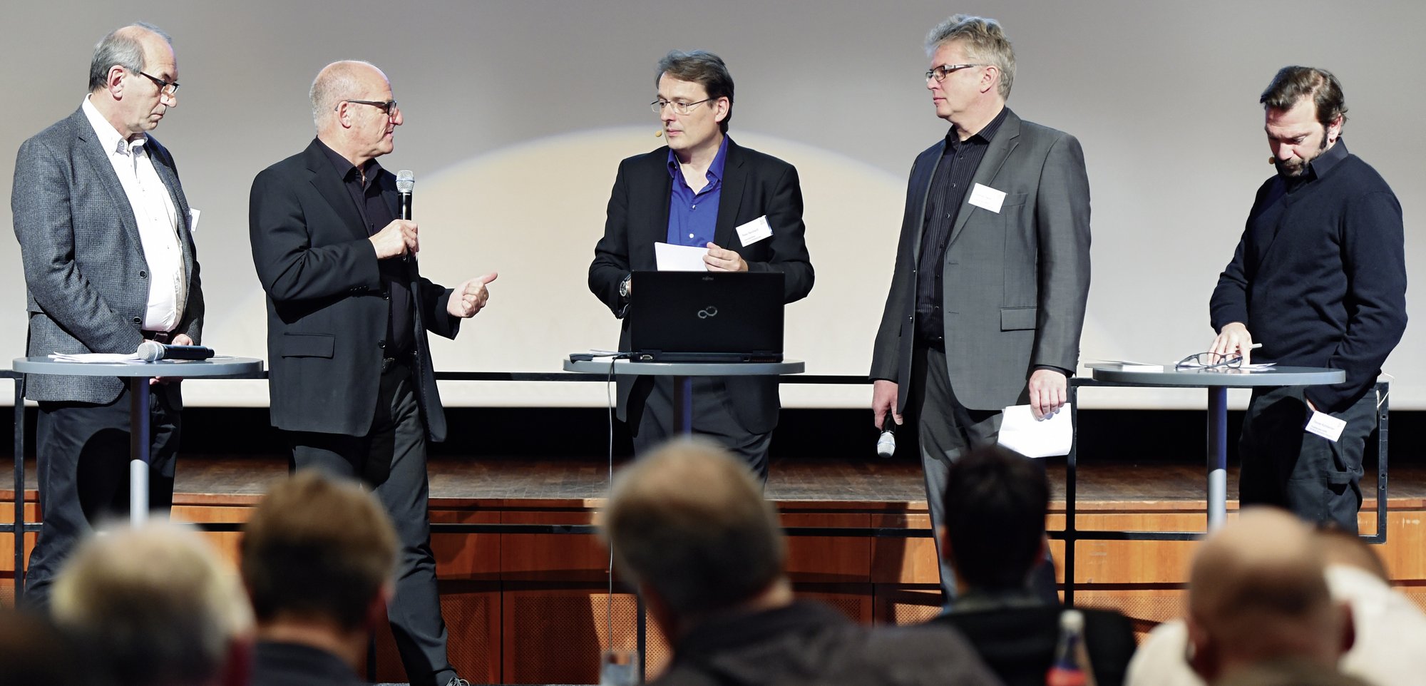 Auf dem Podium v.l.: Rolf Sutter, Stephan Weber, Peter Reinhardt, Eberhard Beck und Florian Kohlbecker