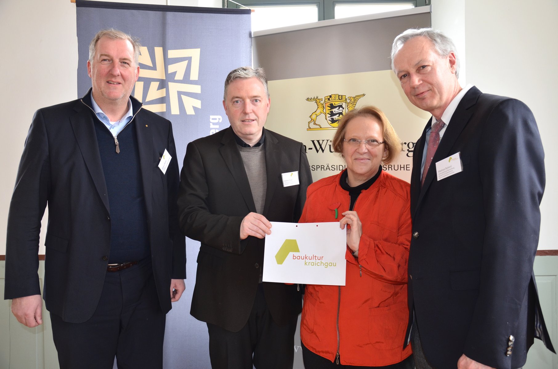 V.l.n.r. Markus Müller Präsident Architektenkammer, Andreas Grube Bezirksvorsitzender KB, Nicolette Kressl Regierungspräsidentin, Matthias Burkard Regierungspräsidium Karlsruhe
