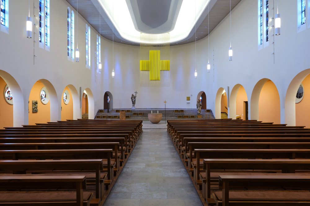 Prämiert beim Beispielhaften Bauen: Pfarrkirche St. Oswald, Stockach | Gerhard Lallinger Freier Architekt, Markdorf; Projektleiter: Gerhard Lallinger; Bestand: Otto Linder (1891-1976) | Kunst am Bau: Lutzenberger + Lutzenberger, Bad Wörishofen | Foto: Eva Jünger