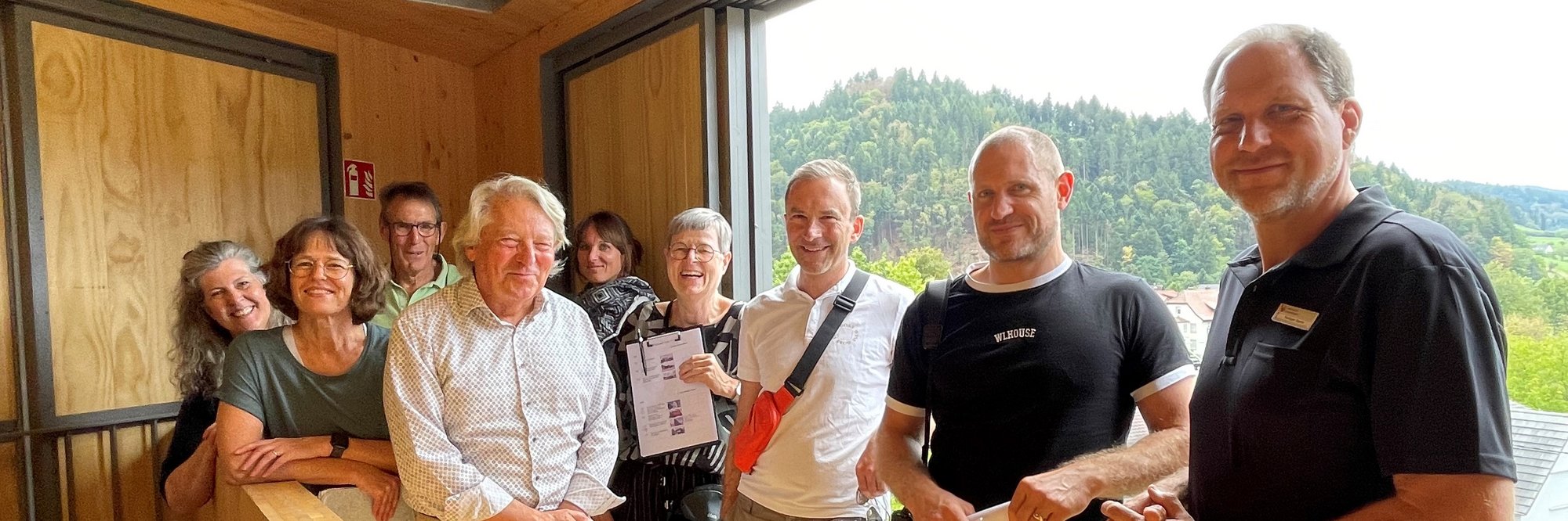 v.l.: Anemone Welsner, Petra Knobloch (Begleitung Architektenkammer), Joachim Müller-Bremberger, Thomas Herrmann, Anna Zimmermann, Carla Kleis, Tobias Meigel, Sebastian Wehrle und Rüdiger Santo (Begleitung Landratsamt) | Foto: AKBW