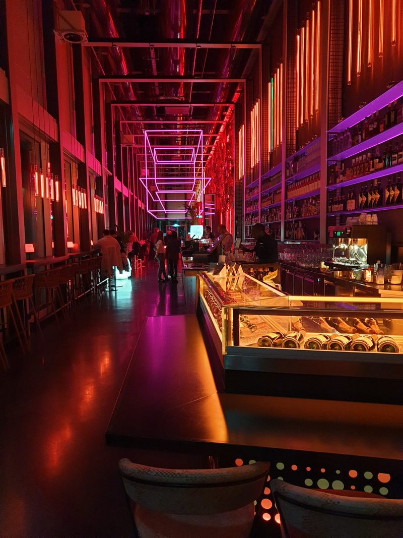 Skybar im Hochhaus "One"