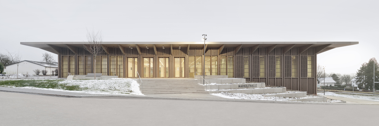 Prämiert beim Beispielhaften Bauen: Markolfhalle, Radolfzell-Markelfingen | Steimle Arch. BDA, Stgt.; Projektl.: Birgit Wohlfart, Urs Schultze | Baul. f. Steimle Arch.: vTArch., V. Tagscherer, Konstanz | LA: freiraumwerkstadt, Überlingen Bauleitung für Steimle Architekten: vt-architektur, Viola Tagscherer, Konstanz | Foto: Brigida Gonzalez