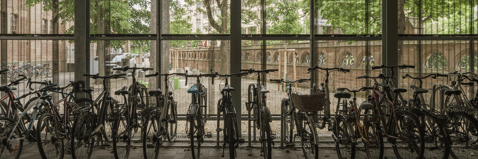 Prämiert beim Beispielhaften Bauen: Pausenbereich Hoepfner Bräu, Karlsruhe-Oststadt | helleckes landschaftsarchitektur Stefan Helleckes, Michaela Uhl Karlsruhe | Projektleiterin in freier Mitarbeit: Maria Schiller, Karlsruhe | Foto: sebastian schels