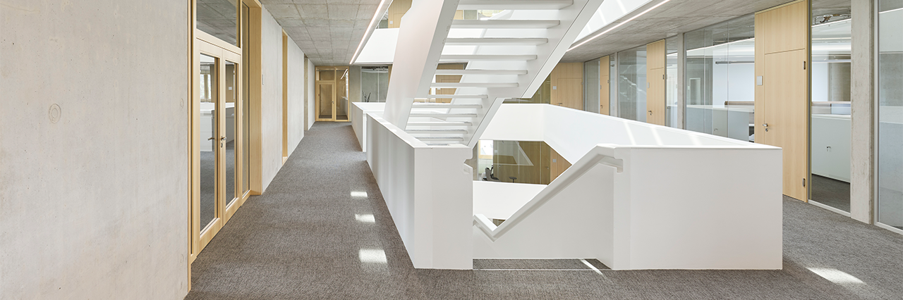 Prämiert beim Beispielhaften Bauen Ludwigsburg 2025: Büro- und Produktionsgebäude, Marbach | architekturbüro Freivogel Mayer Architekten GmbH, Ludwigsburg/Pforzheim  | Foto: Dietmar Strauß