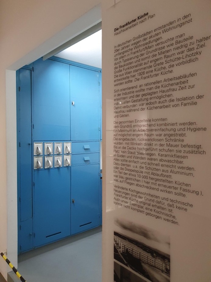 Quelle am 11.05.2026 _ Foto bfr Ausstellung: Die Frankfurter Küche, Museum am Markt in Karlsruhe