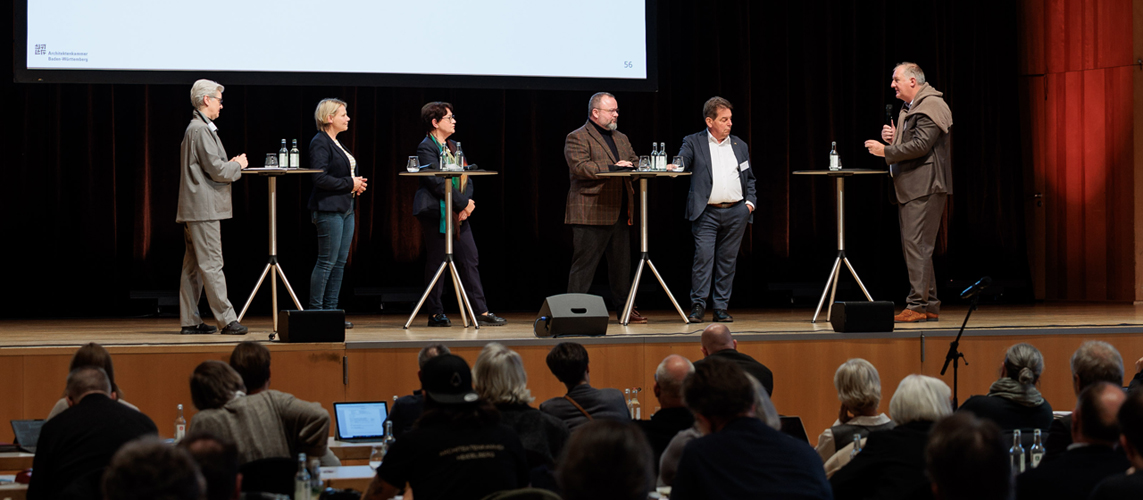 v.l.n.r.: Carmen Mundorff, Geschäftsführerin AKBW, Christiane Staab, MdL (CDU), Barbara Saebel, MdL (Bündnis 90/Die Grünen), Dr. Christian Jung, MdL (FDP). Klaus Ranger, MdL (SDP), Markus Müller, Präsident AKBW © AKBW / Jan Potente
